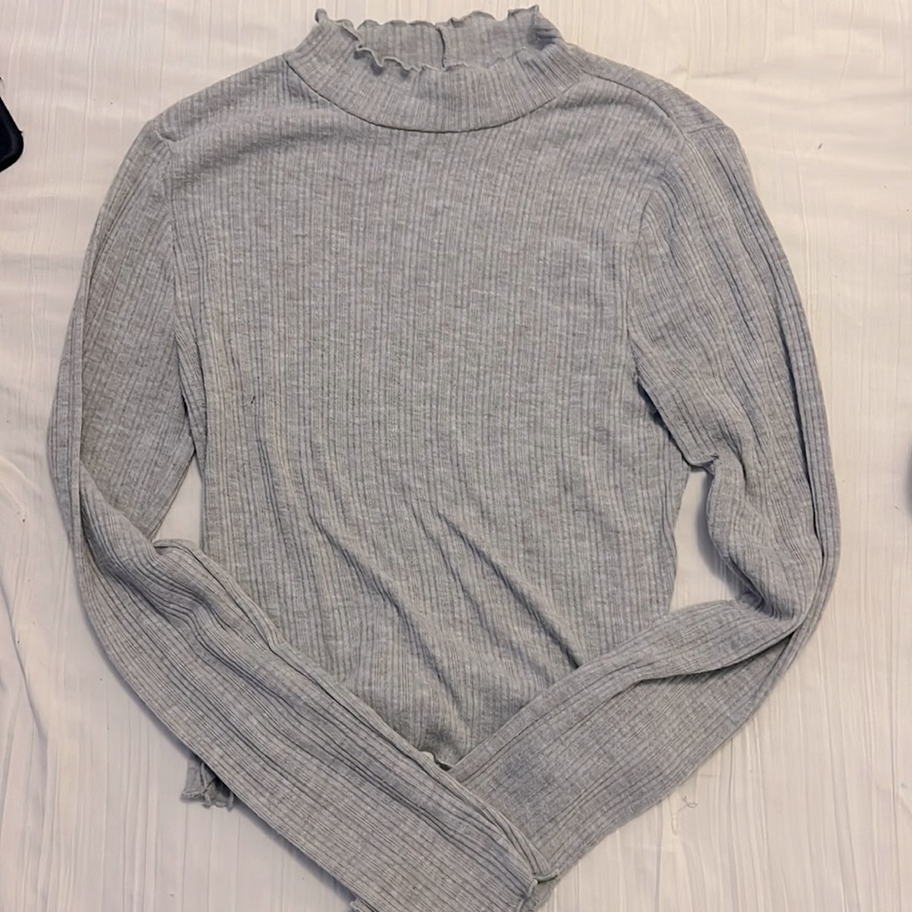 Cute gray turtle neck, size M, new condition